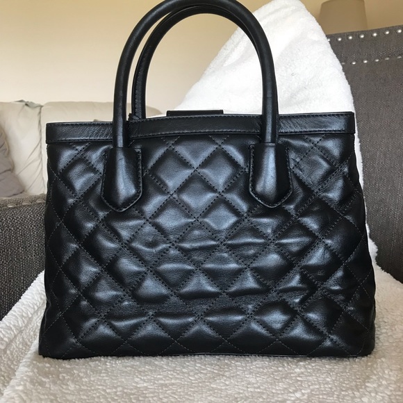 Michael Kors Medium Quilted Leather Satchel! - Picture 2 of 3